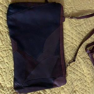 This is a very pretty crossbody patchwork purse/clutch. Great condition.
